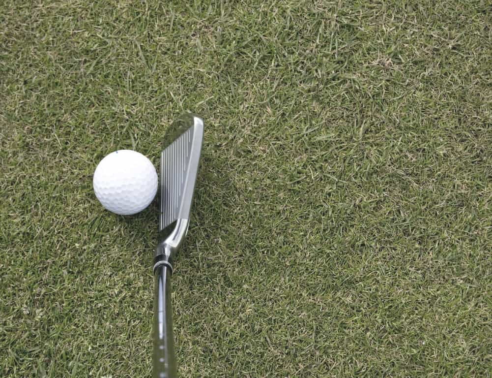 How To Chip The Golf Ball The Right Way Golfidential